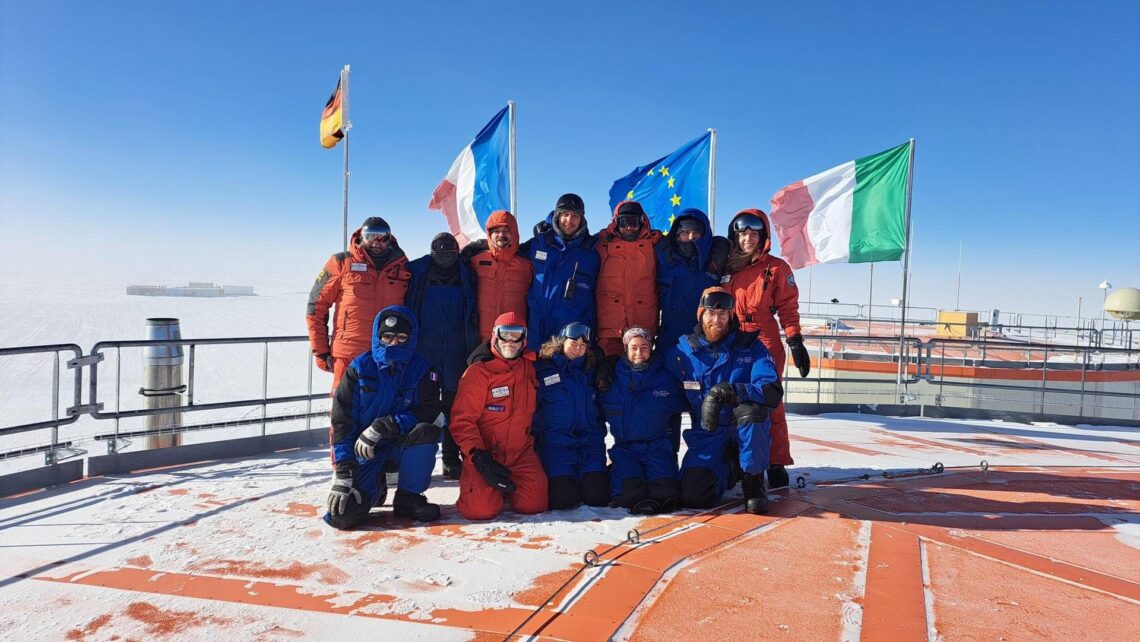 Isolati a -80°C nel buio totale: inizia l’odissea di 12 eroi dell’Antartide