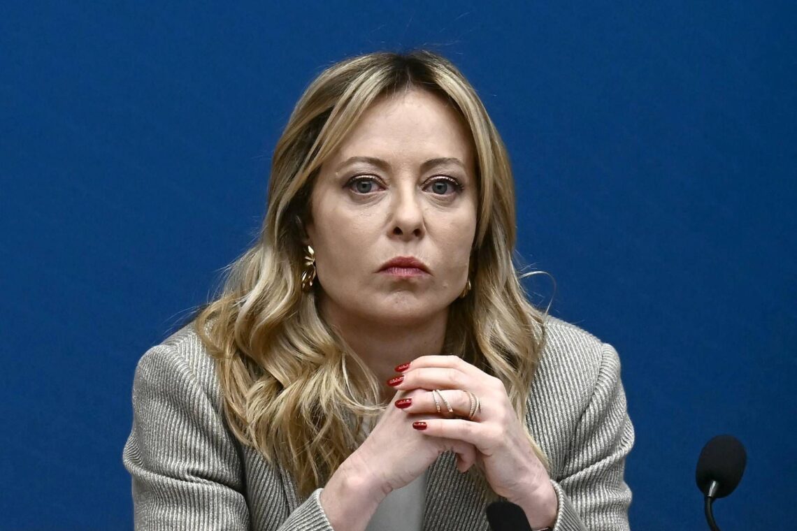 Poliziotto fermato per omicidio Rogoredo, Meloni: “Implacabili con chi sbaglia, non c’è scudo”