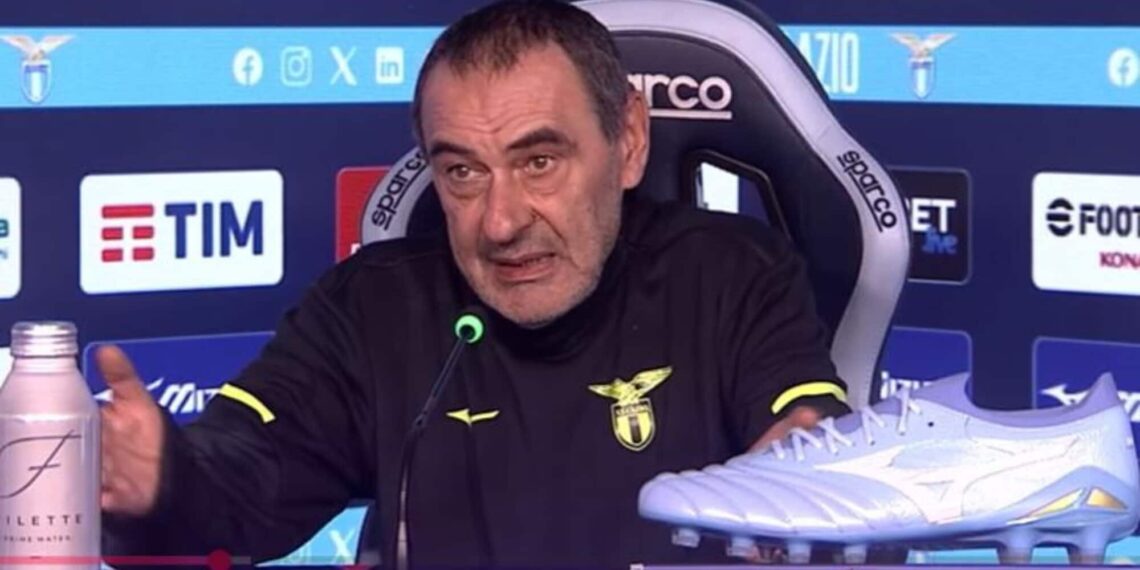Sarri: “Qui ci si ammazza in 15 giorni. Messa tanta pazienza, lo dice anche Guardiola…”