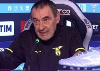 Sarri: “Qui ci si ammazza in 15 giorni. Messa tanta pazienza, lo dice anche Guardiola…”