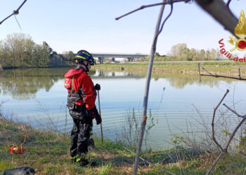 Giallo in Veneto, donna e bimbo trovati morti in un laghetto