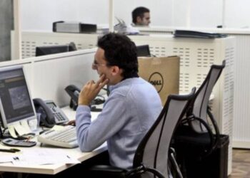 Borsa: Milano chiude in calo (-1,02%), pesano Stm e le banche