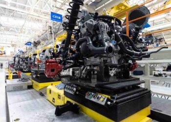 Il settore auto UE ripensa l’auto elettrica: le formule di Renault e Volkswagen