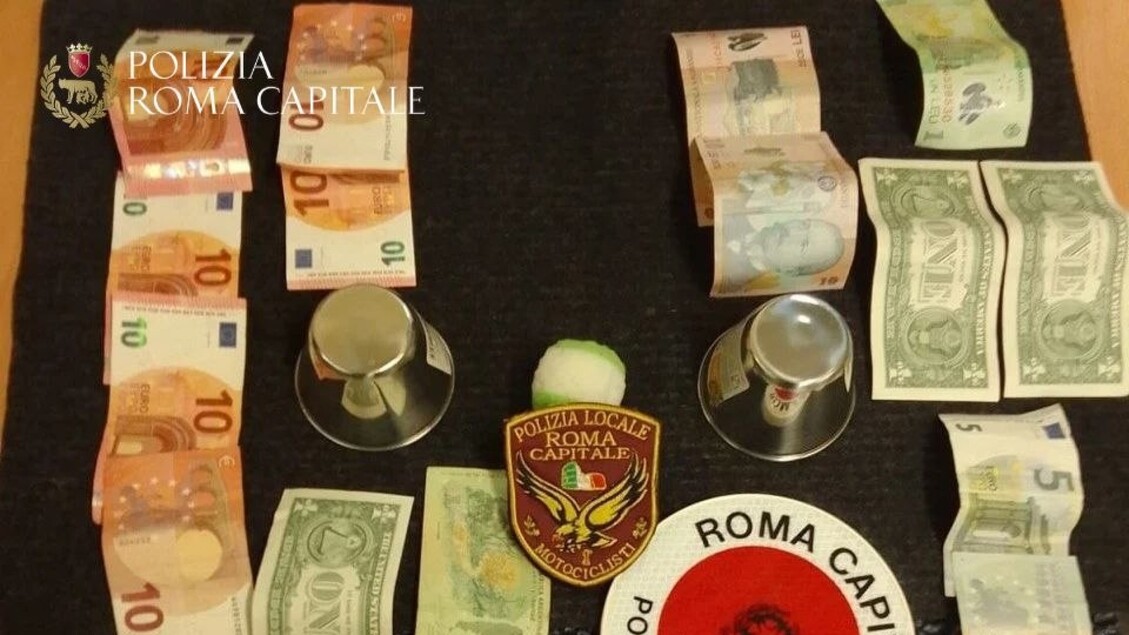 Truffe a turisti e gioco d’azzardo, oltre 20 denunciati nel centro di Roma
