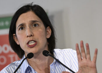 Schlein fa quadrato, ferma condanna per l’attacco a Meloni