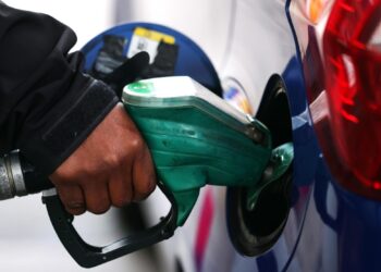 Benzina e diesel costano 150 milioni di euro in più a settimana, lo Stato ne incassa 61