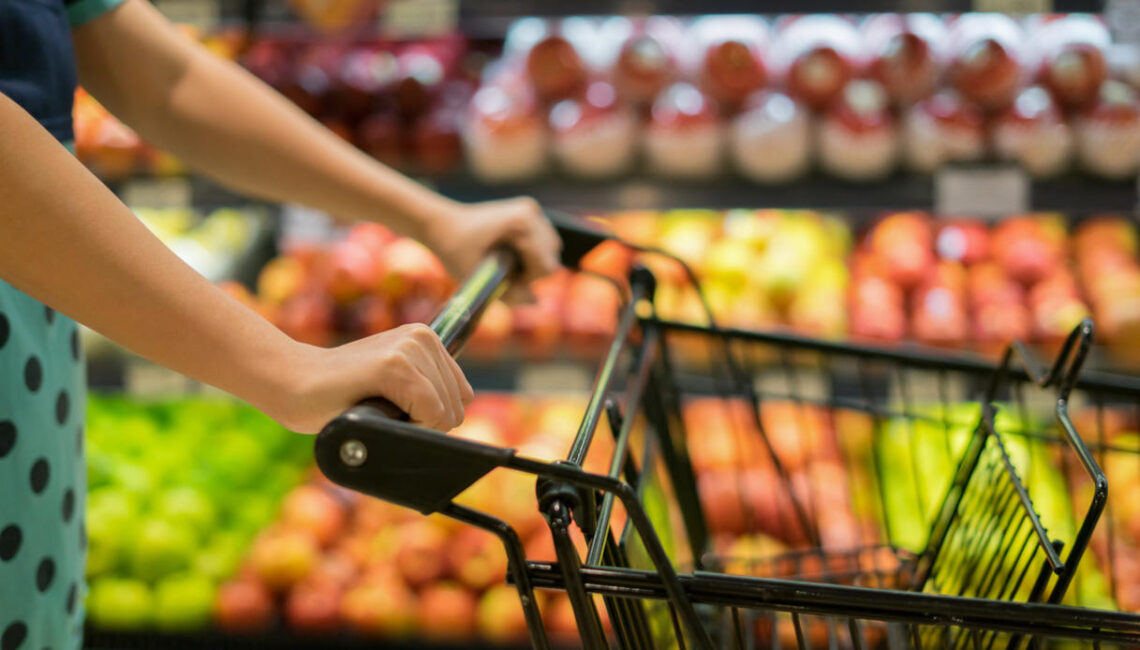 Prezzi degli alimentari in aumento a causa del caro carburante, melanzane +21,5% e uova +8,5%