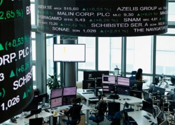 Spread Btp-Bund a 76 punti base, rendimenti in leggero aumento a 3,77%