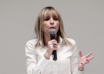 In Consiglio comunale a Milano scoppia la bagarre sul Remigration Summit