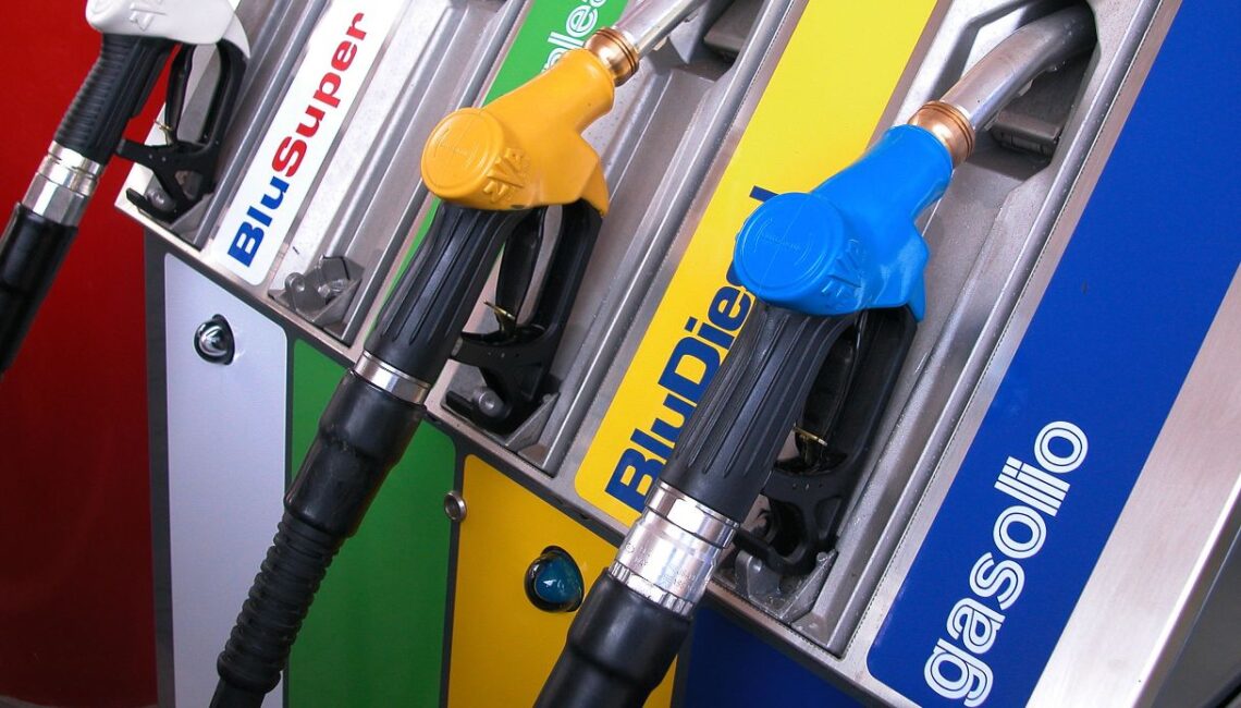 Gasolio oltre i 2,15 euro, record storico in Italia e continuano gli aumenti
