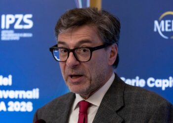 Tassa extraprofitti alle società energetiche, l’Italia e i Paesi Ue scrivono a Bruxelles